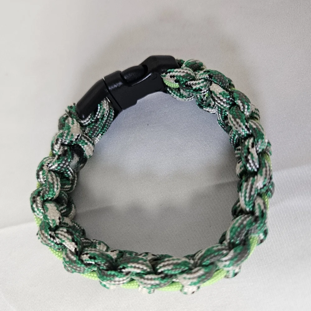 Handmade Green 550 Paracord Bracelet‎ Size 8